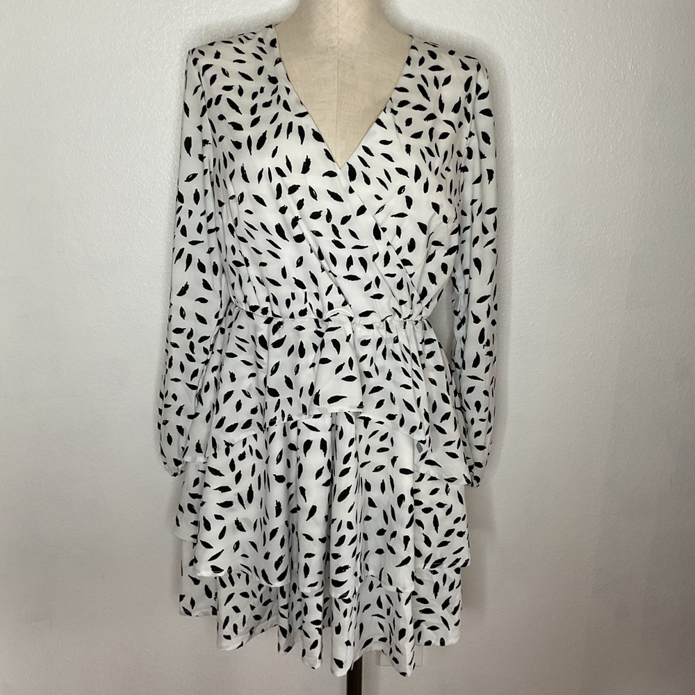 Ricco Bruno NWT Black & White Leaf Print Long Sleeve Tiered Dress